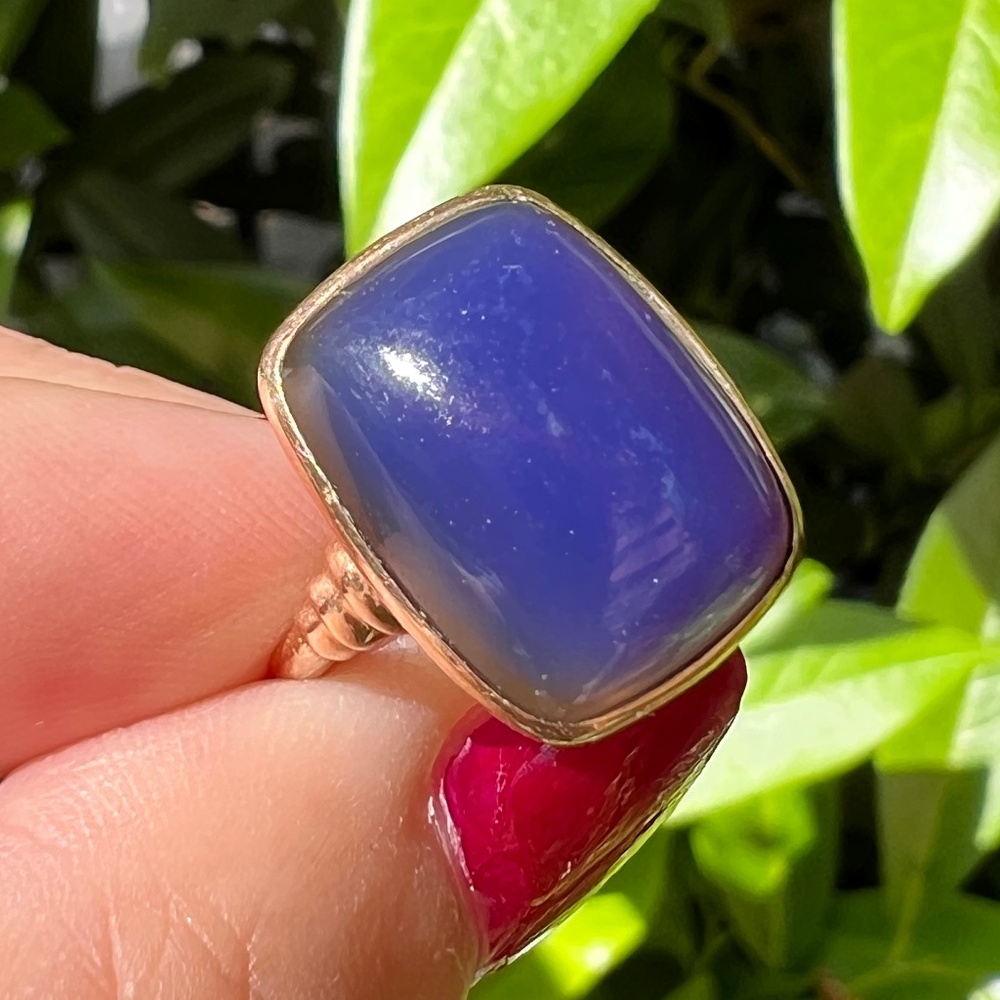 VINTAGE 14K YELLOW GOLD BLUE PURPLE CHALCEDONY CABOCHON RING EUROPEAN HALLMARK - Picture 2 of 16